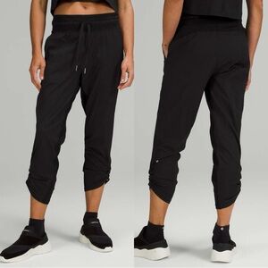 Lululemon Women’s Dance Studio Mid-Rise Crop 25" Pants Pull On in Black 8